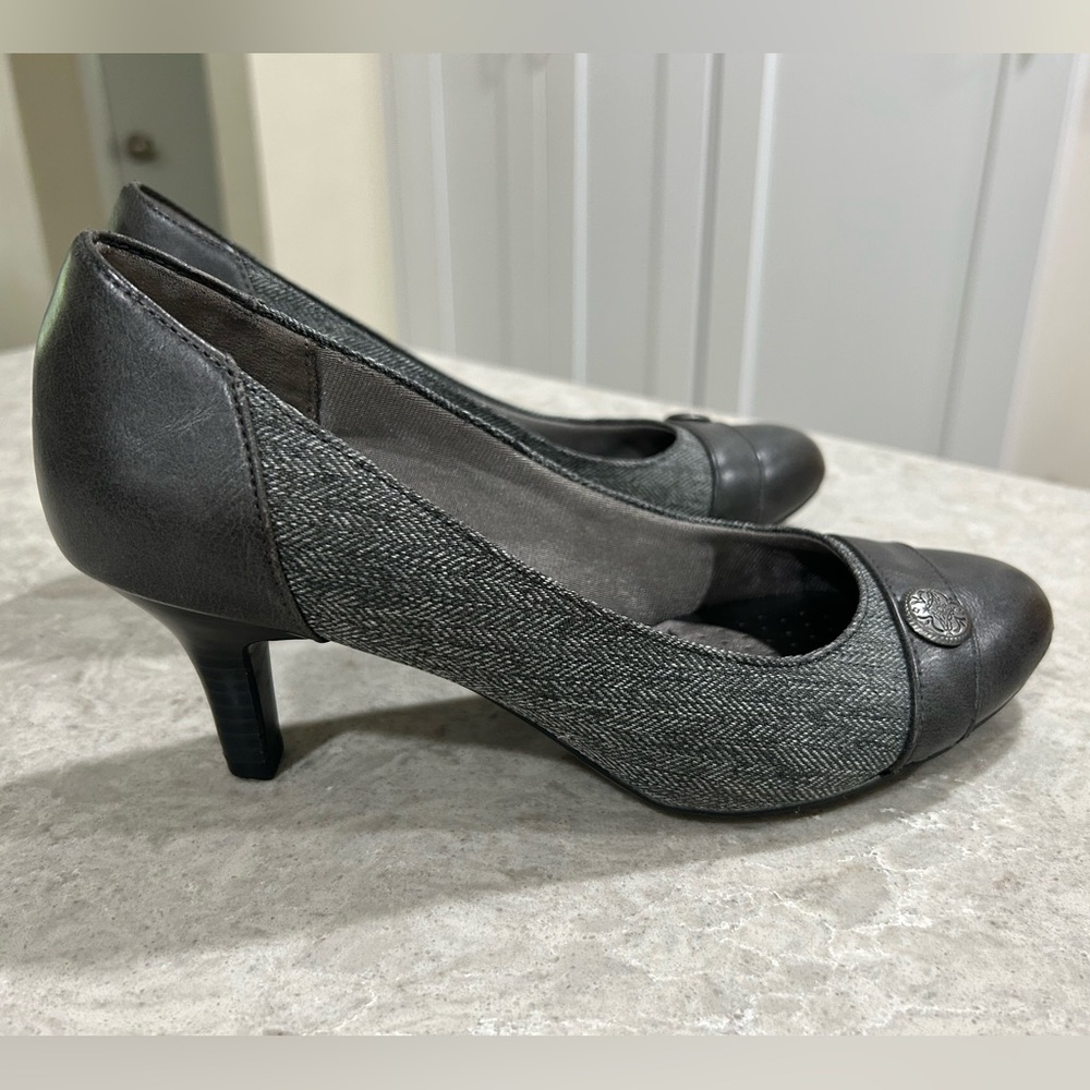 Lifestride Elegant Two-Tone Gray  Women's Heels Size 7-1/2 M